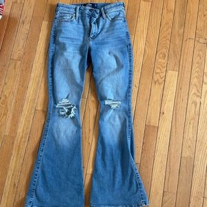 Hollister Flare Jeans HIGH-RISE RIPPED  VINTAGE FLARE JEANS- Size 26 3s